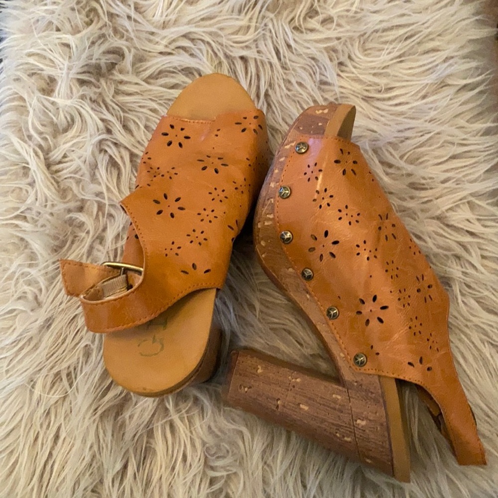 Groove open toe heel women’s shoes size 8